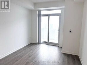 28 Interchange Wy in Vaughan, ON - Building Photo - Building Photo