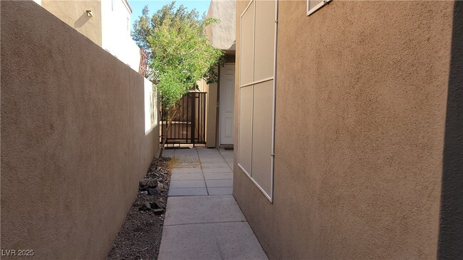 9184 Long Island St in Las Vegas, NV - Building Photo - Building Photo