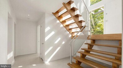 10903 Beach Mill Rd in Great Falls, VA - Building Photo - Building Photo