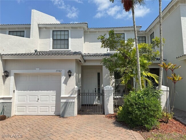 property at 15582 Summit Pl Cir