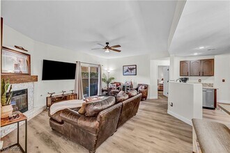 8733 Red Brook Dr in Las Vegas, NV - Building Photo - Building Photo