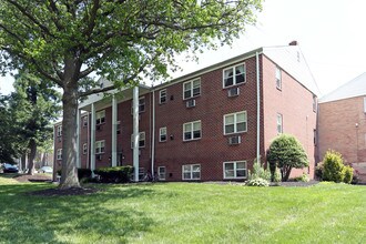 Yorkshire House Apartments in York, PA - Foto de edificio - Building Photo