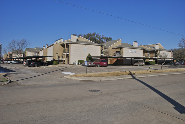 Amesbury Plaza Apartments in Dallas, TX - Foto de edificio - Building Photo