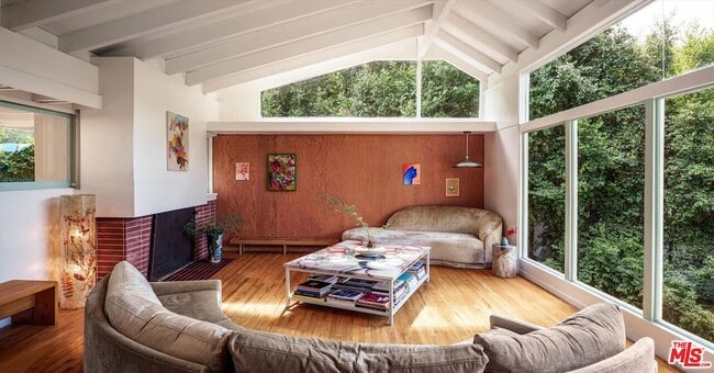 2764 Outpost Dr in Los Angeles, CA - Building Photo - Building Photo