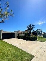 17740 La Rosa Ln in Fountain Valley, CA - Building Photo