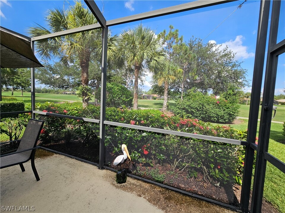 9347 Aviano Dr in Ft. Myers, FL - Foto de edificio