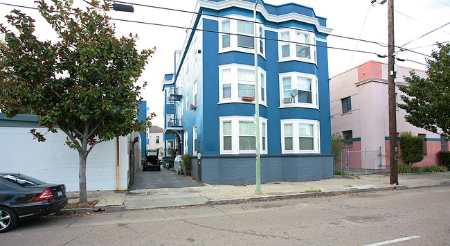 1705 Martin Luther King Jr Way in Oakland, CA - Foto de edificio - Building Photo