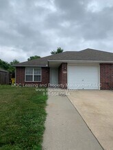 914-916 SW Sandy Ln in Grain Valley, MO - Building Photo - Building Photo