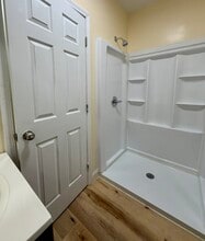 147 W Buttonwood St, Unit UNIT 2FL in Reading, PA - Building Photo - Building Photo