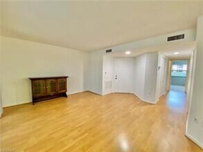 1516 Mainsail Dr-Unit -2 in Naples, FL - Foto de edificio - Building Photo