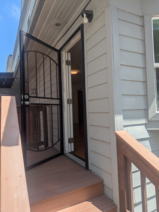 932 60th St, Unit Downstairs in Oakland, CA - Building Photo