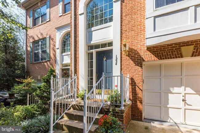 1234 Wild Hawthorn Way in Reston, VA - Building Photo - Building Photo