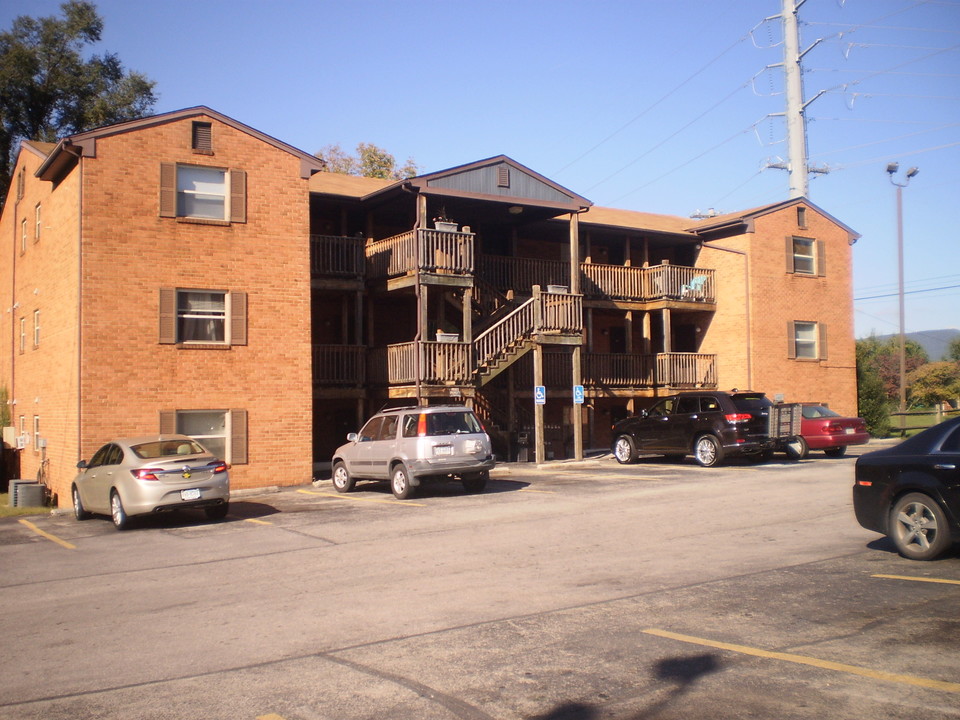 Valley View Gardens Apartments in Roanoke, VA - Building Photo