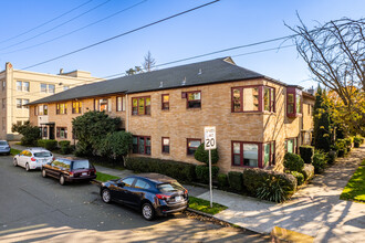 Regal Court Apartment in Portland, OR - Building Photo - Building Photo