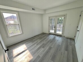 18 Dunreath St, Unit 1 in Boston, MA - Building Photo - Building Photo