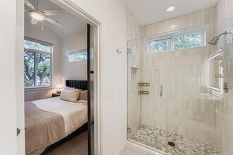 814 N Bluff Dr in Austin, TX - Building Photo - Building Photo
