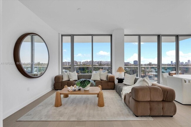 9201 E Bay Harbor Dr in Bay Harbor Islands, FL - Building Photo - Building Photo