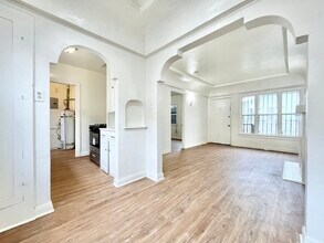 1321 E 48th St-Unit -1325 in Los Angeles, CA - Building Photo - Building Photo