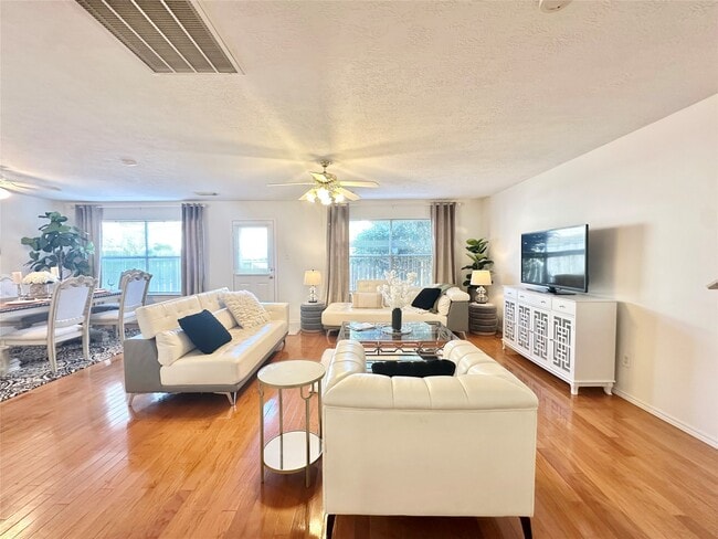 8223 Golf Green Cir in Houston, TX - Building Photo - Building Photo