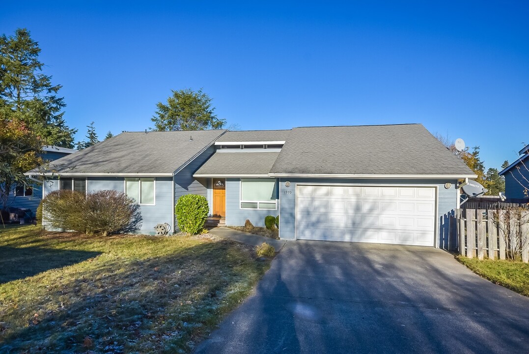 1970 Copse Lonnin Pl in Oak Harbor, WA - Building Photo