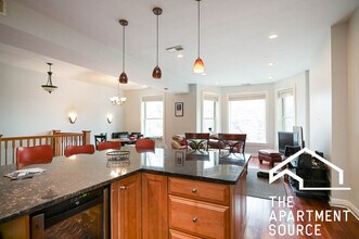 665 W Cornelia Ave, Unit 3 in Chicago, IL - Building Photo - Building Photo