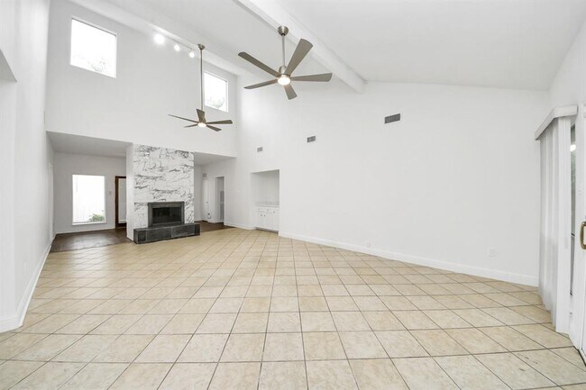 11415 Ella Lee Dr in Houston, TX - Building Photo - Building Photo