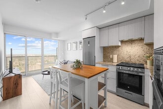 501 Yonge St, Unit SI ID1388893P in Toronto, ON - Building Photo - Building Photo