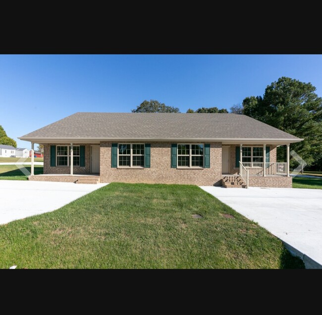 284 Hunt St in Manchester, TN - Foto de edificio - Building Photo