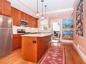 90 Elm St, Unit 1 in Boston, MA - Foto de edificio - Building Photo