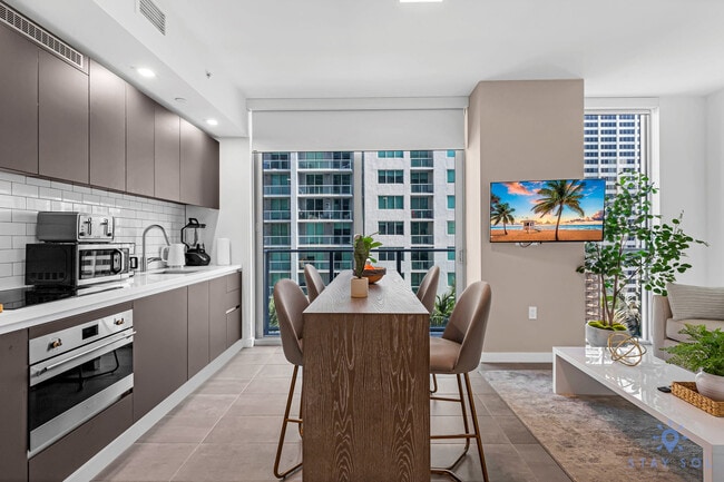 227 NE 2nd St in Miami, FL - Foto de edificio - Building Photo