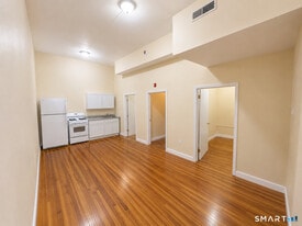 105 Bank St in Waterbury, CT - Building Photo