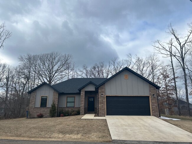 property at 2 Creetown Ln