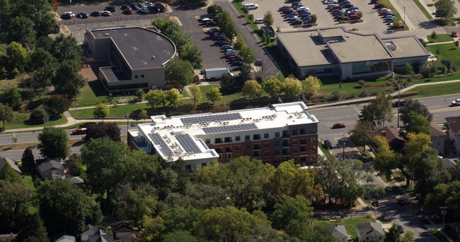 Avenue Square Senior Apartments in Madison, WI - Foto de edificio - Primary Photo