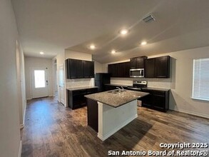 7723 Nova Star in San Antonio, TX - Foto de edificio - Building Photo