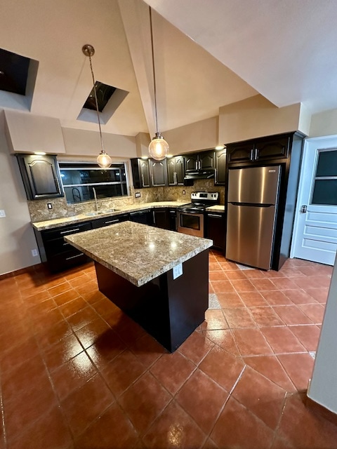 381 E Emerson St in Chula Vista, CA - Foto de edificio - Building Photo