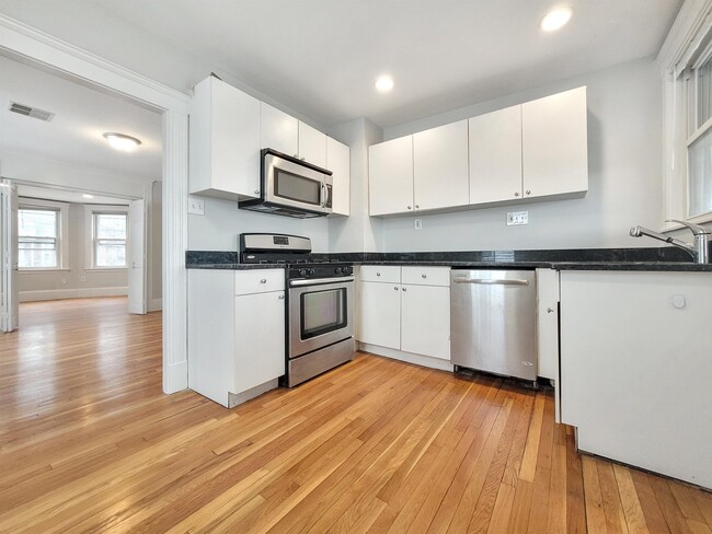 116 Gladstone St, Unit 4