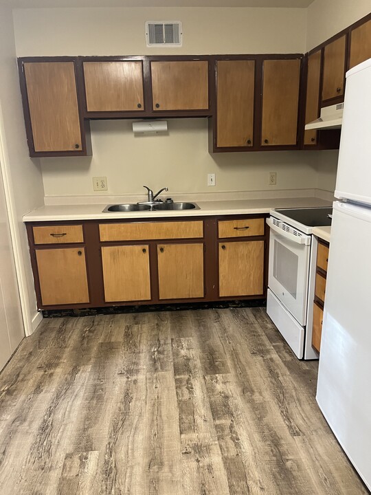 915 Lincoln Ave in Hebron, NE - Building Photo