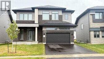 3162 Searidge St in Severn, ON - Building Photo