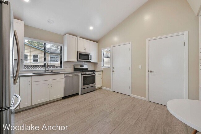 1020 Paloma Ave in Burlingame, CA - Building Photo - Building Photo