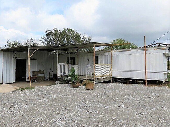 1078 County Rd 499 in Alvin, TX - Building Photo - Building Photo