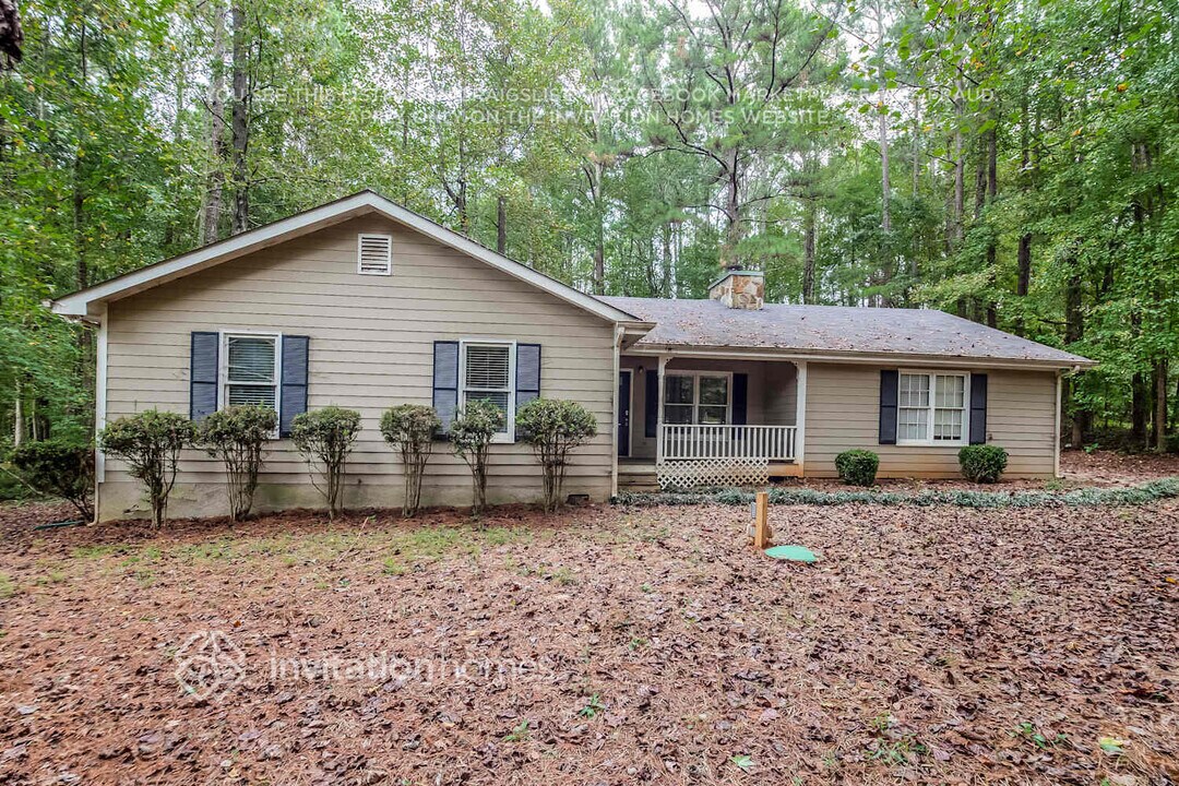 155 Pilgrim Way in Newnan, GA - Foto de edificio