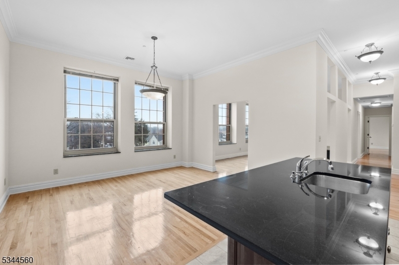 33 Forest Ave in Hawthorne, NJ - Building Photo