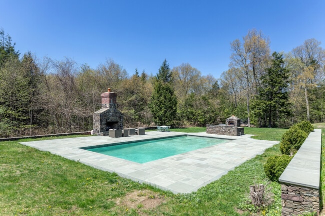 247 Roxbury Rd in Washington, CT - Building Photo - Building Photo