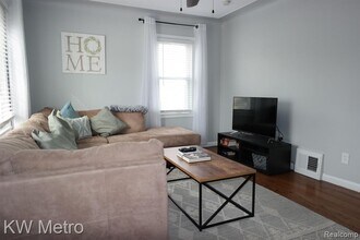 1586 W Saratoga St in Ferndale, MI - Building Photo - Building Photo