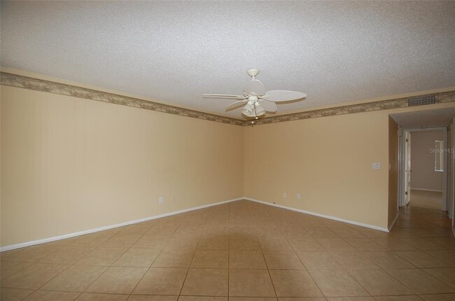 3300 Fox Chase Cir in Palm Harbor, FL - Building Photo - Building Photo