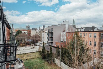 357 8th St in Jersey City, NJ - Building Photo - Building Photo