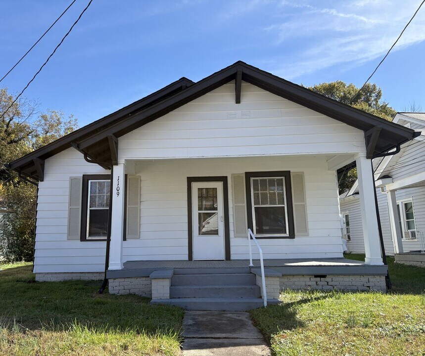 1109 Adams St in High Point, NC - Building Photo