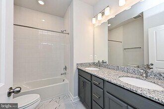 12569 Todd Ln in Fairfax, VA - Building Photo - Building Photo