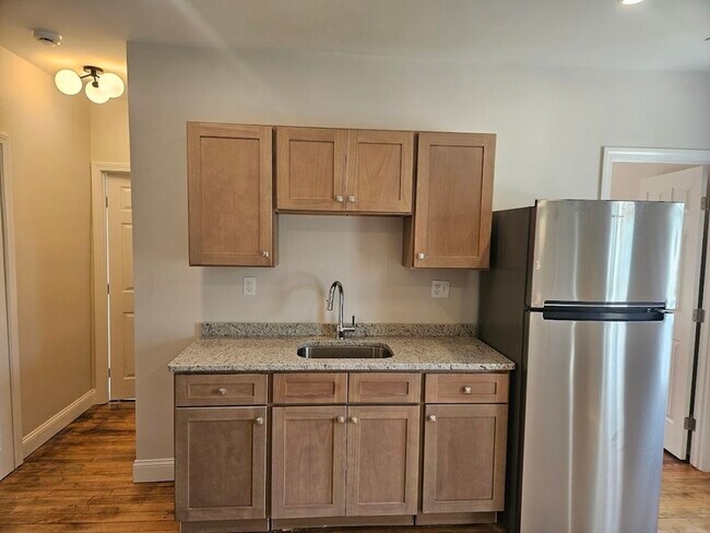 293 School St in Stoughton, MA - Building Photo - Building Photo