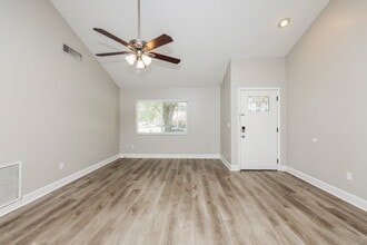 3308 Laurel Dale Dr in Tampa, FL - Building Photo - Building Photo